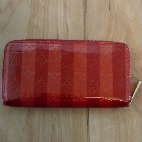 💕LV red vernis striped wallet - Picture 2 of 8